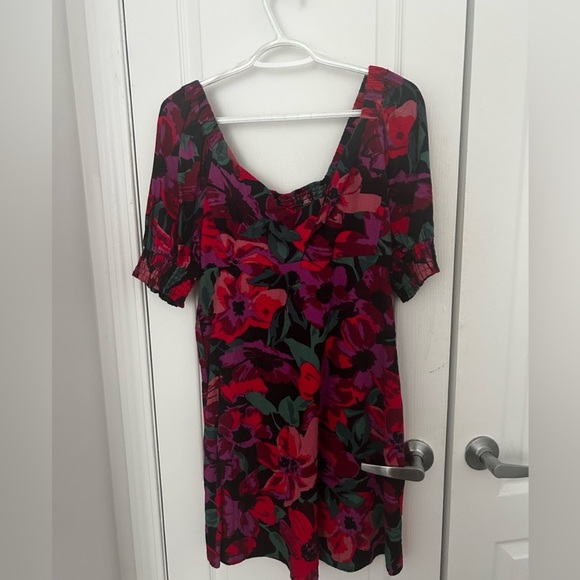 Reitmans Short-Sleeve Linen Dress with Twisted V Neckline - Picture 4 of 6